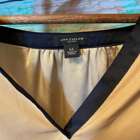 Ladies Ann Taylor Blouse - Picture 2 of 4